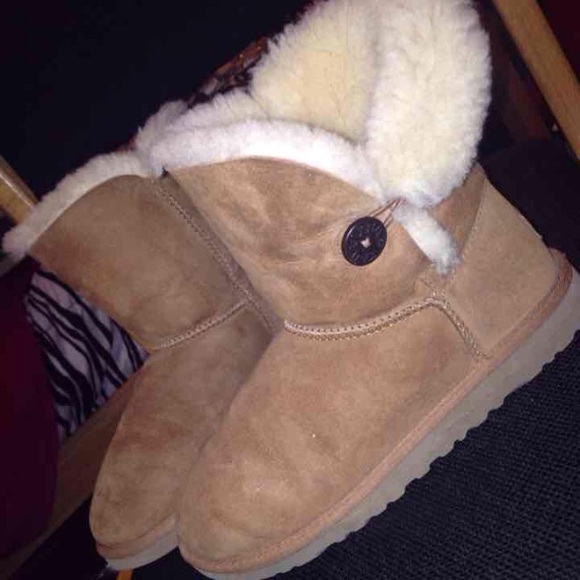 UGG BOOTS