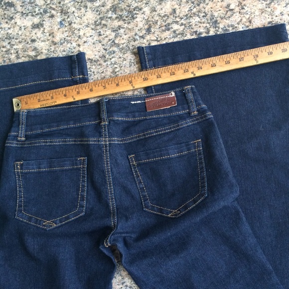 Sold in garage sale 💜 35 inch long inseam 😍 dark wash - Picture 2 of 4