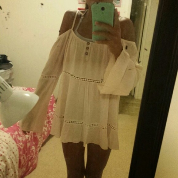 Kendall and Kylie cold shoulder shirt - Picture 2 of 2