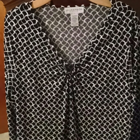 Stretch tunic with neckline detail