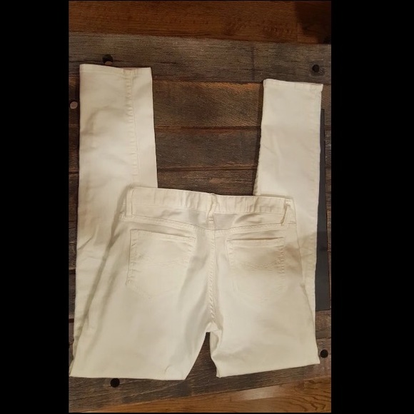 GAP white 1969 skinny jeans. Good condition.