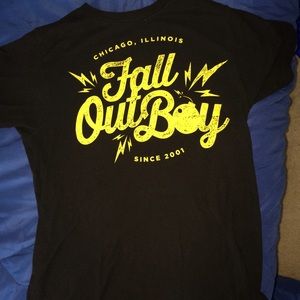 Fall out boy t-shirt 😎