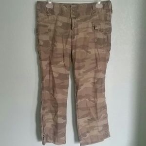 Comfy camo cargo Capri pants
