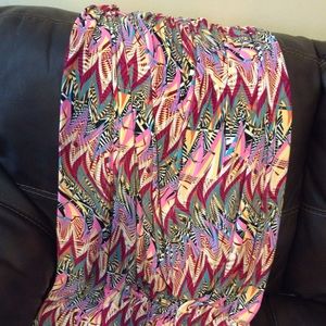 Size large maxi skirt. Beautiful pattern.