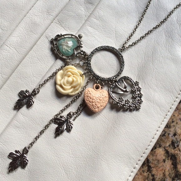 Jewelry - 🌾🌸🌿 Spring charms necklace