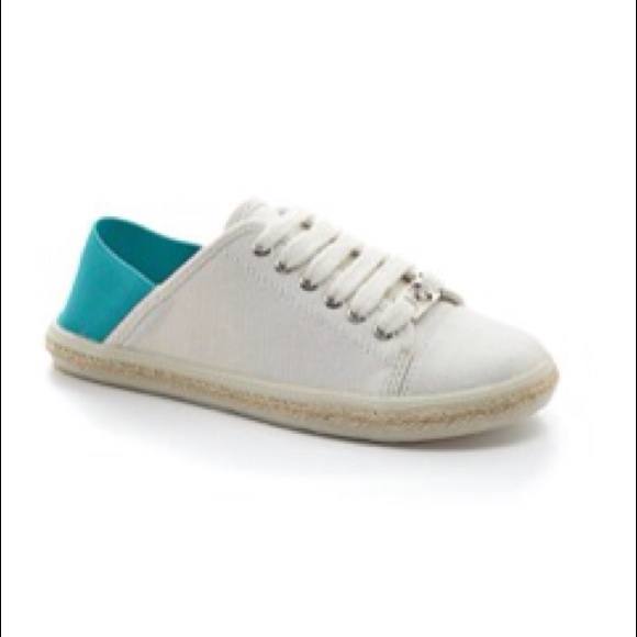Micheal Kors Irene sneaker youth4/women 6