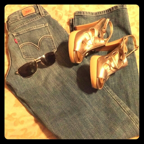 Sunglasses aviator style