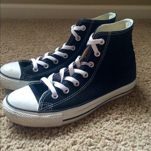 Black Hi-Top Converse!