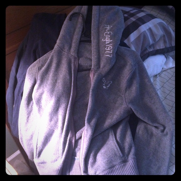American eagle zip up hoodie