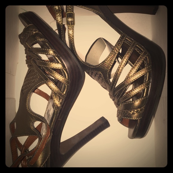 Jessica Simpson gold metallic sandals