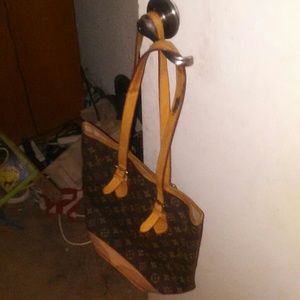 Louis v tote bag