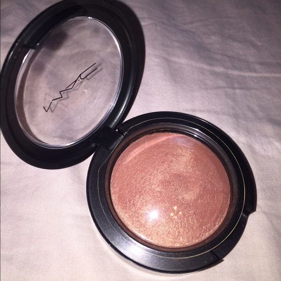 SOLD 😍😍😍 Mac blush in Love Joy