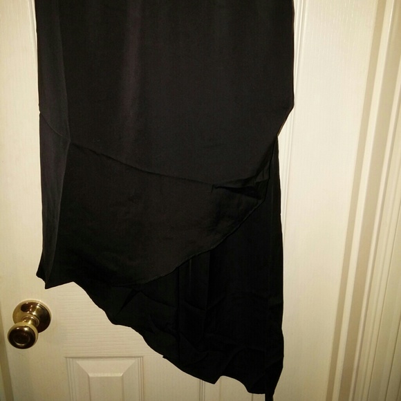 Black asymmetrical dress - Picture 3 of 3