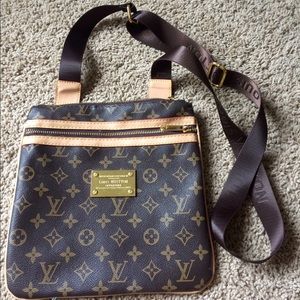 Louis Vuitton Cross Body Purse!