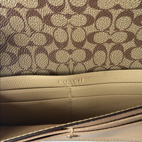 Slim Coach Wallet - Picture 3 of 4