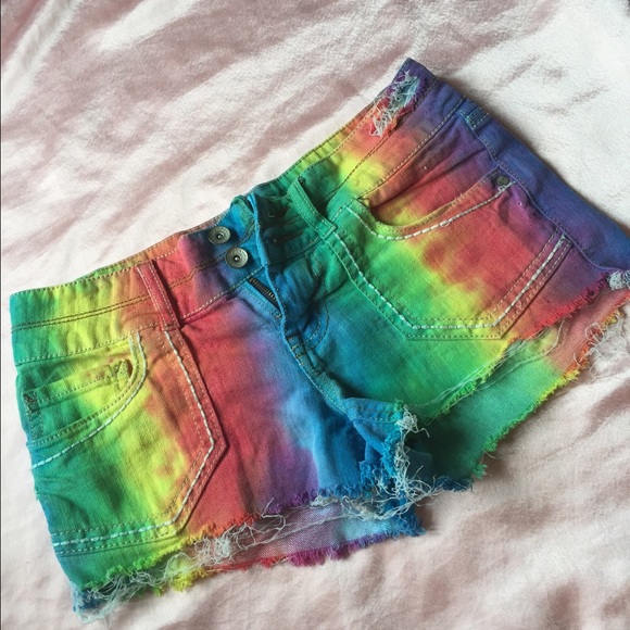 Super cute tie dye shorts🍭