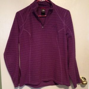 North face pullover🌻