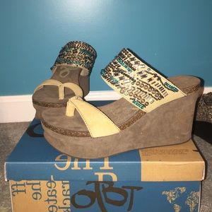OTBT BRIMFIELD wedge Khaki/mustard w/ jewel detail