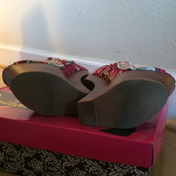 Tribal Print Wedge - Picture 4 of 4