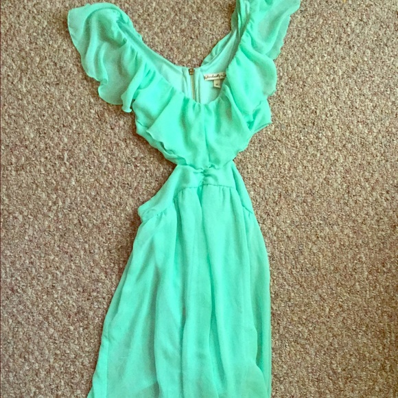 Dresses & Skirts - Flowy cut out dress