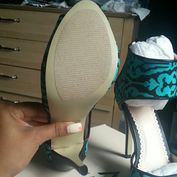 Strap heels! - Picture 3 of 4