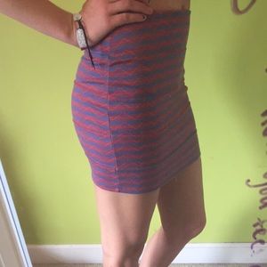 Patterned pencil skirt💠