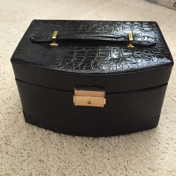❌SOLD❌bundle Black jewelry case NWT