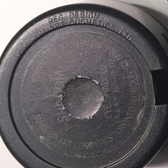 MAC eyeshadow (color shroom).