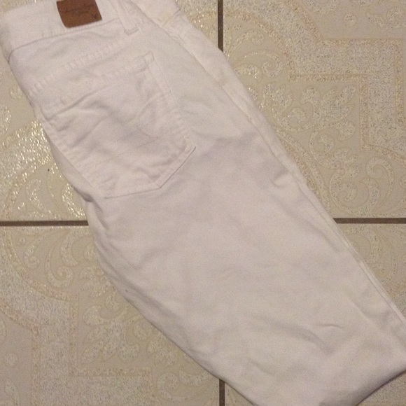 White regular American Eagle Jeans