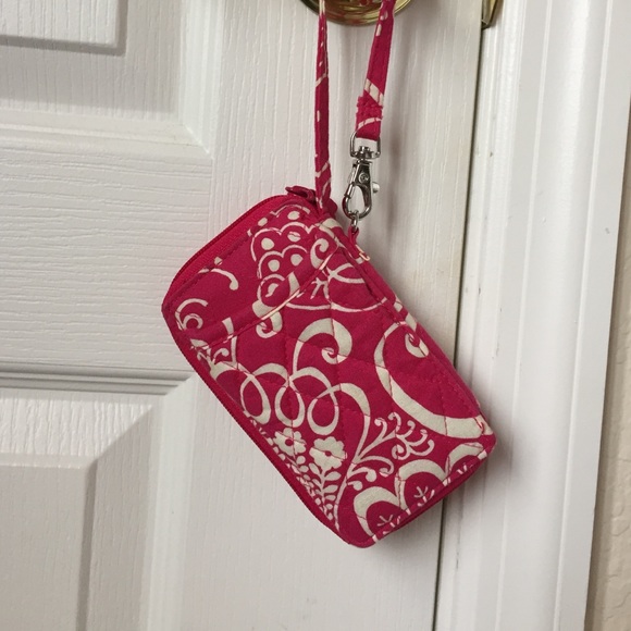 Vera Bradley Clutches & Wallets - Slightly used Vera Bradley wristlet