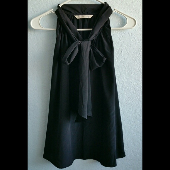 Black sleeveless v-neck blouse