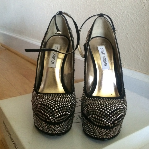 Diamond Studded wedge - Picture 2 of 4