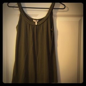 📍Green tank top with braid detail