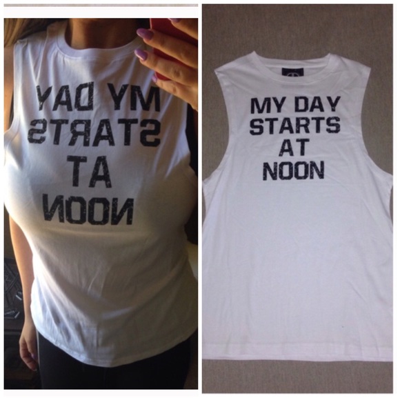 Tops - My day starts at noon tank 💁🏻