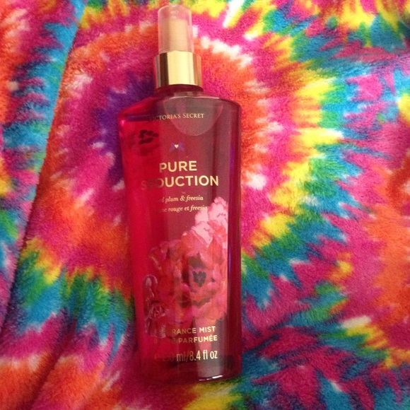 Victoria's Secret "Pure seduction" body spray!