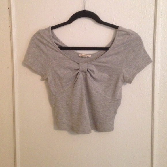 Gray Bow Front Crop