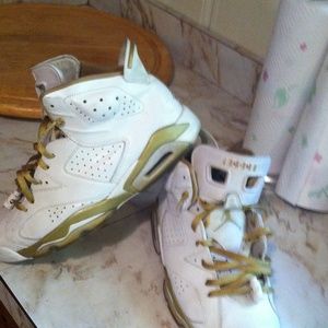 Golden moment retro 6s