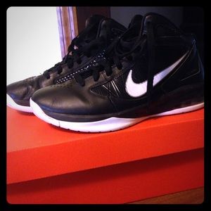 Nike women's basketball shoes 8.5