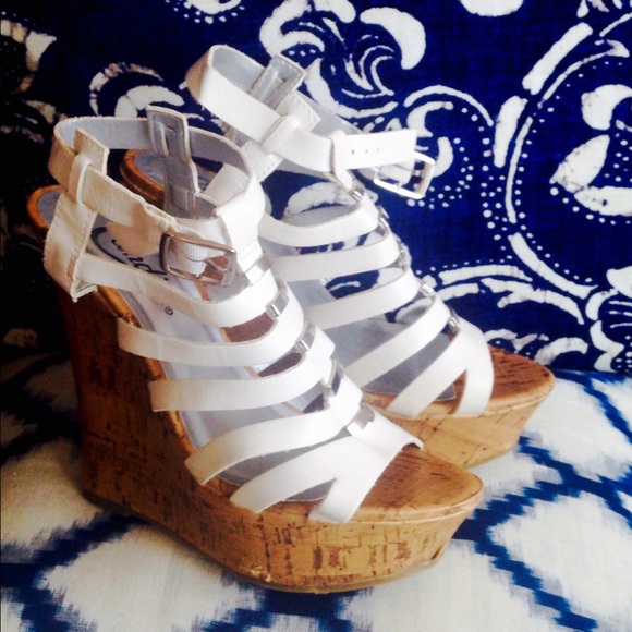 💙 New White Strappy Wedges💙