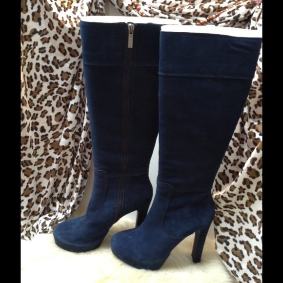 Gianni Bini blue suede boots