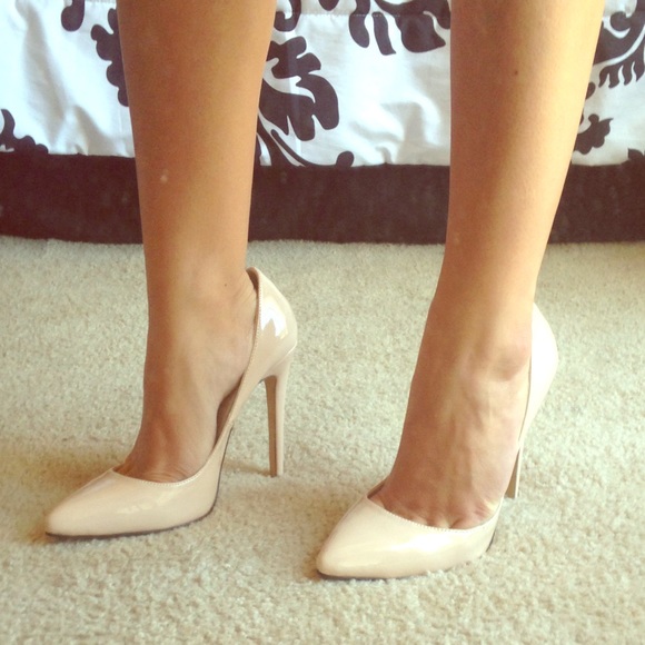 Brand new never worn nude pointy toe pumps