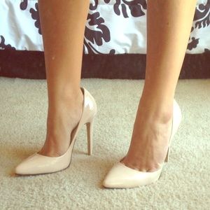 Brand new never worn nude pointy toe pumps