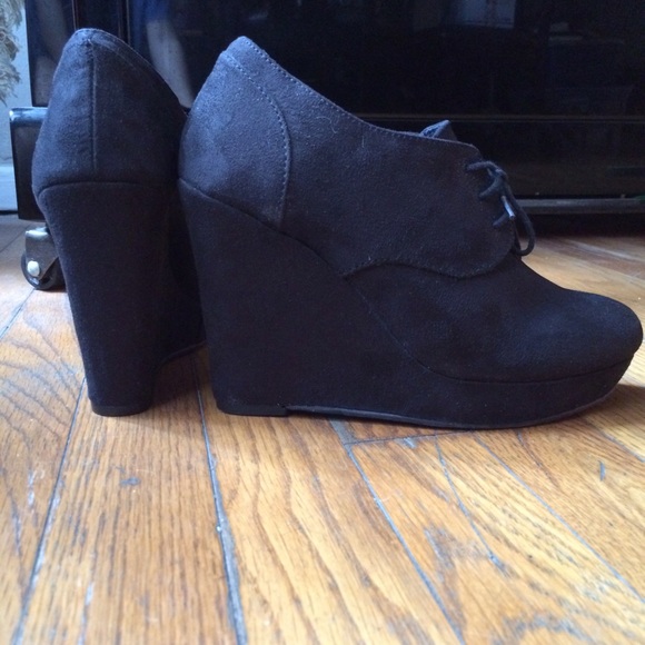 Black Suede Lace up Wedge Bootie 🍑