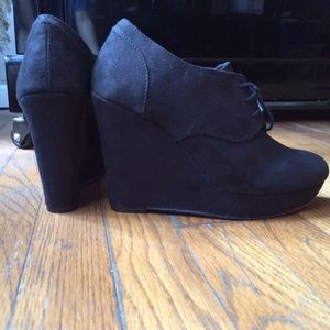Black Suede Lace up Wedge Bootie 🍑