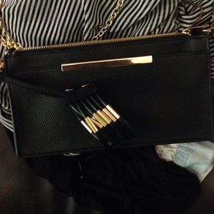 Black clutch