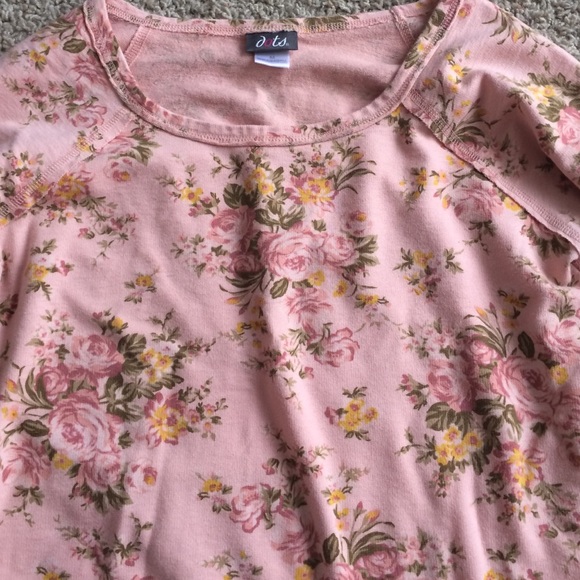 Pink, quarter length sleeve sweater - Picture 2 of 3