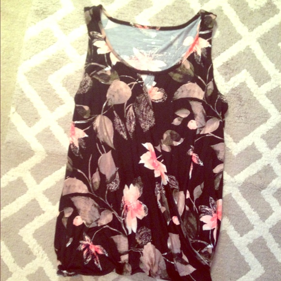 New York & Company Tops - Beautiful floral black and pink tank top