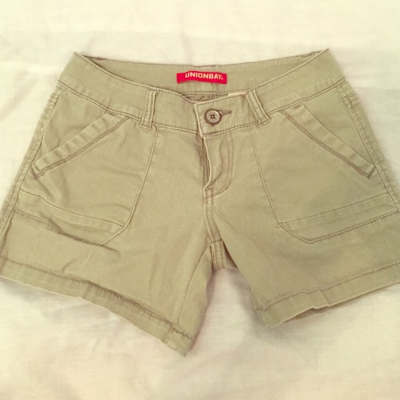 Khaki midi shorts by Union Bay