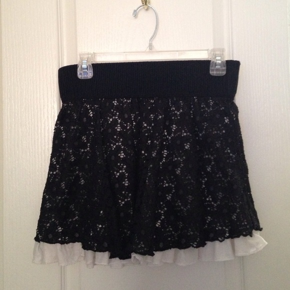 Flirty Black Lace Skirt - Picture 2 of 4
