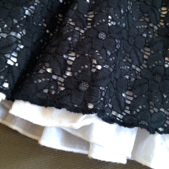 Flirty Black Lace Skirt - Picture 3 of 4